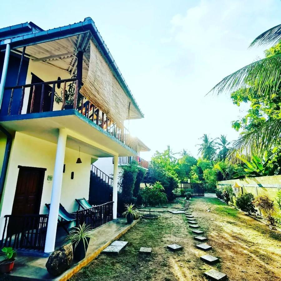 Blue Skies Guest House And Restaurant Tangalle Exterior foto