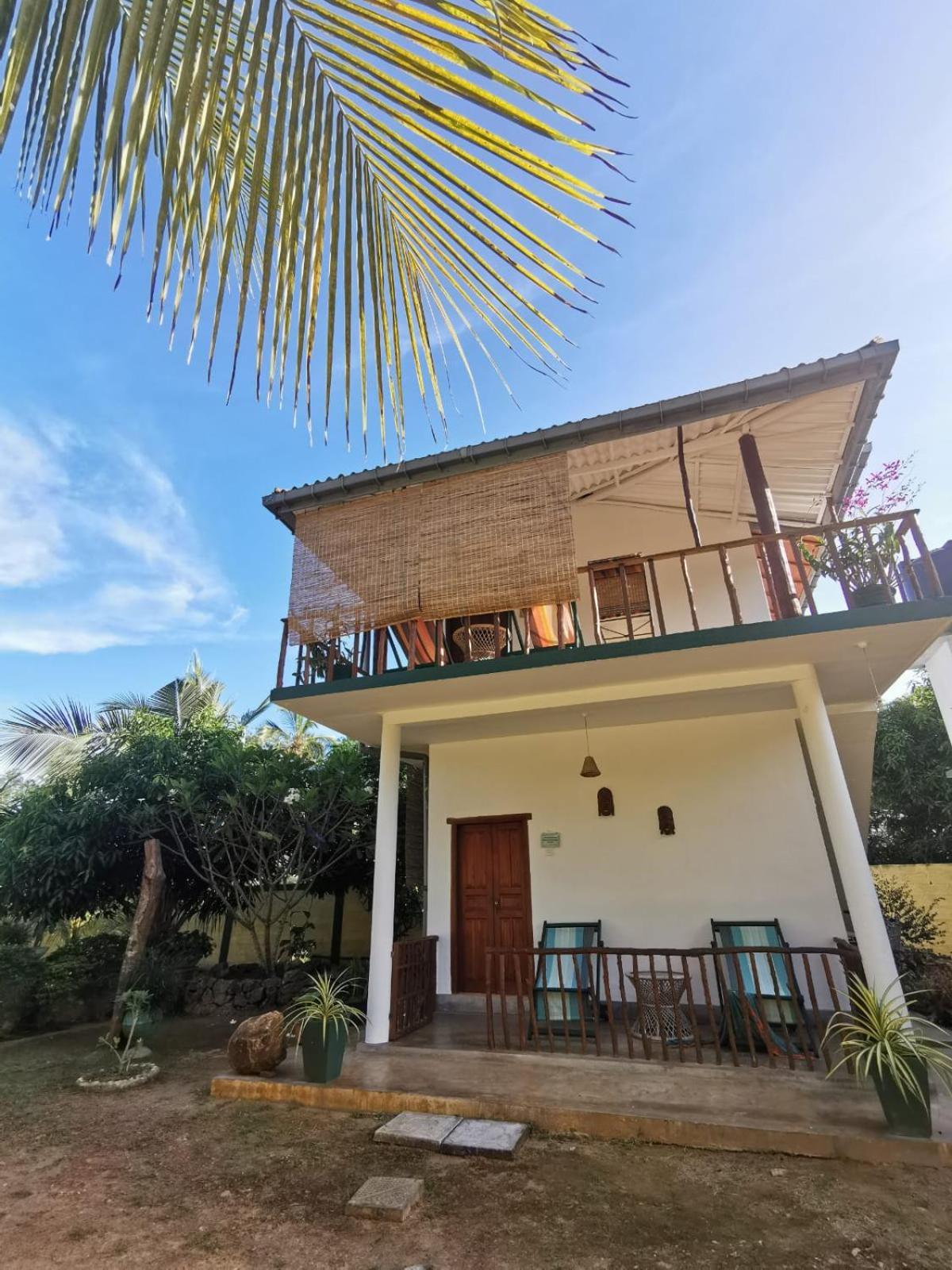 Blue Skies Guest House And Restaurant Tangalle Exterior foto