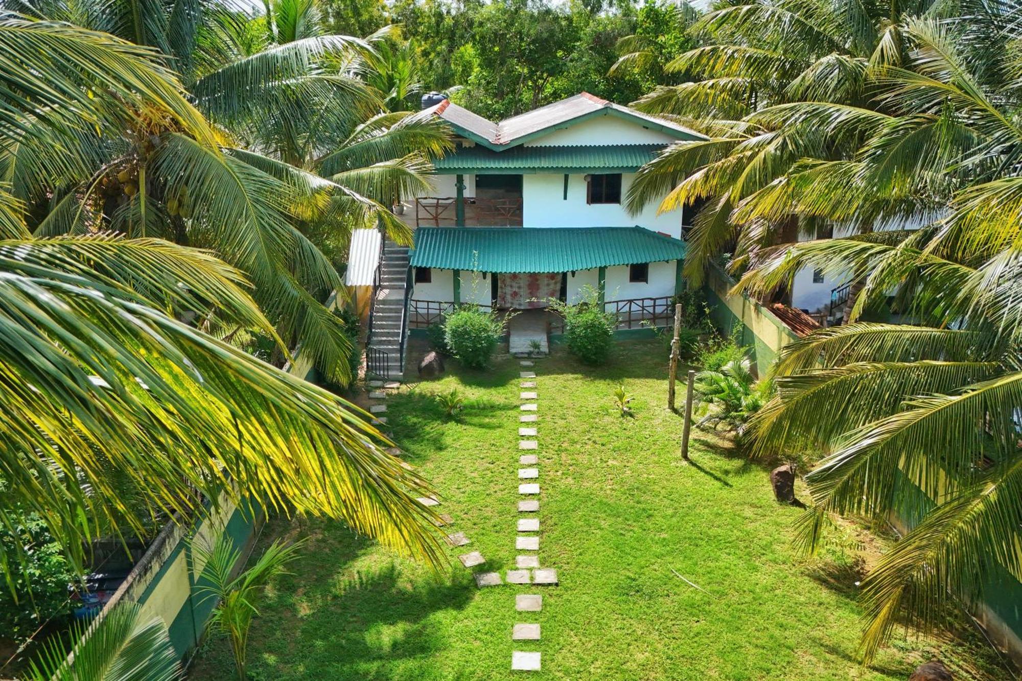 Blue Skies Guest House And Restaurant Tangalle Exterior foto