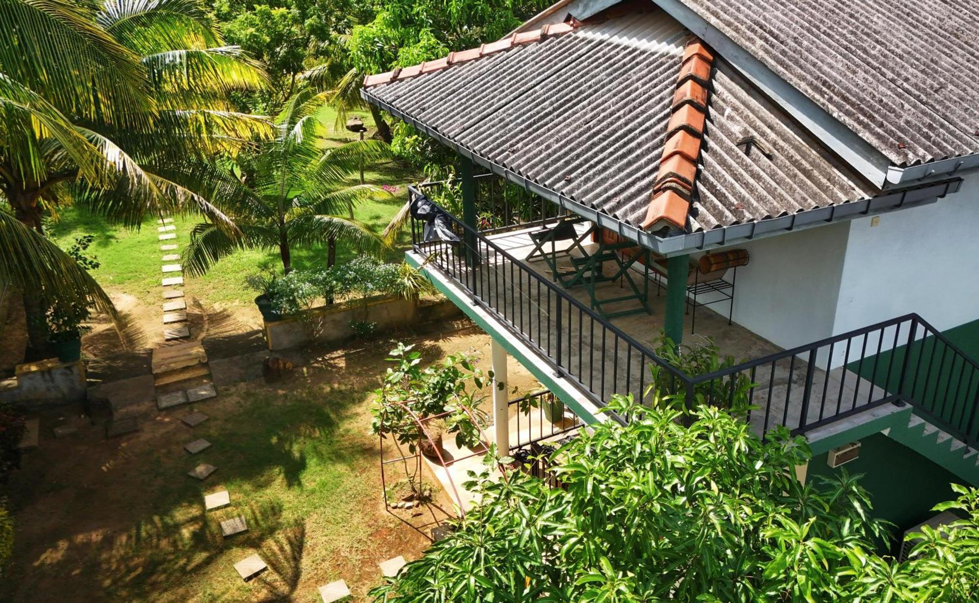 Blue Skies Guest House And Restaurant Tangalle Exterior foto